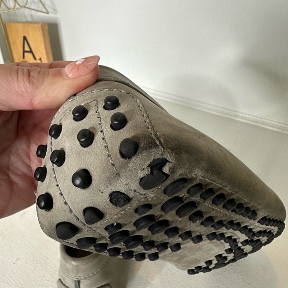 Tod’s Taupe Classic Leather Quiet Luxury Preppy Gommino Loafers –Size 8 (US 9.5) - Picture 7 of 10